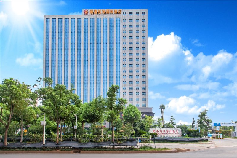 Wuhan Chaoman Kairui International Hotel exterior